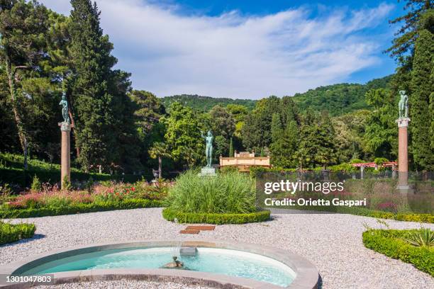 schloss miramare (friuli-venezia giulia, italien) - triest stock-fotos und bilder