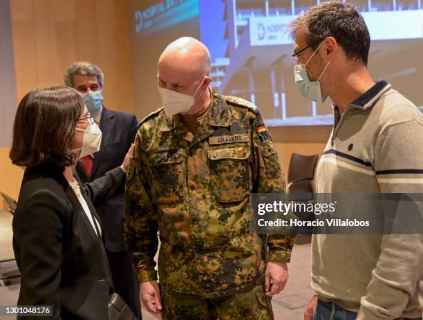 The CEO of Luz Saúde Isabel Vaz, Colonel Dr. Jens-Peter Evers, German medical team leader, EMEDA, and Dr. João Gouveia chat at the end of a press...