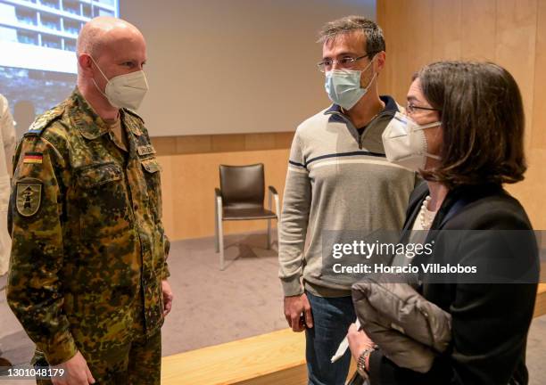 Colonel Dr. Jens-Peter Evers, German medical team leader, EMEDA, Dr. João Gouveia and The CEO of Luz Saúde Isabel Vaz, chat at the end of a press...