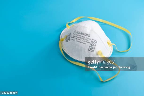 n95 respirators and surgical masks (face masks). white medical mask isolate. face mask protection against pollution, virus, flu and coronavirus. health care and surgical concept. - air respirator mask stock-fotos und bilder