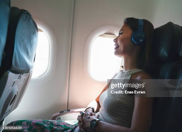 resa med flygplan - woman airplane headphones bildbanksfoton och bilder