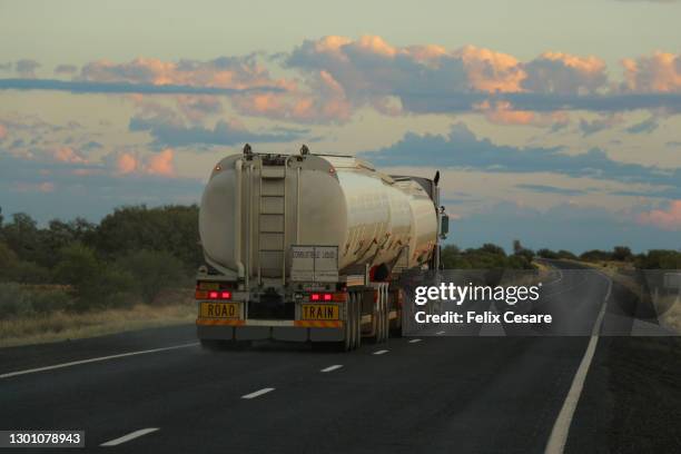 road train truck on the move. an australian petrol fuel tanker on the highway. - tanque de combustível tanque de armazenamento - fotografias e filmes do acervo