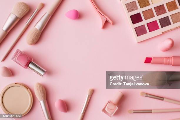 makeup products and decorative cosmetics on pink background. beauty and fashion concept. flat lay, top view, copy space. - pink eyeshadow stock-fotos und bilder