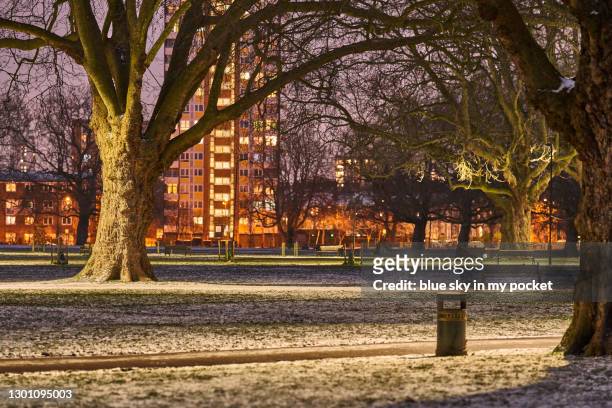 london fields at night in snow - hackney london stock pictures, royalty-free photos & images