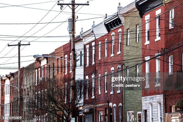 city homes -  philadelphia - pennsylvania house stock pictures, royalty-free photos & images