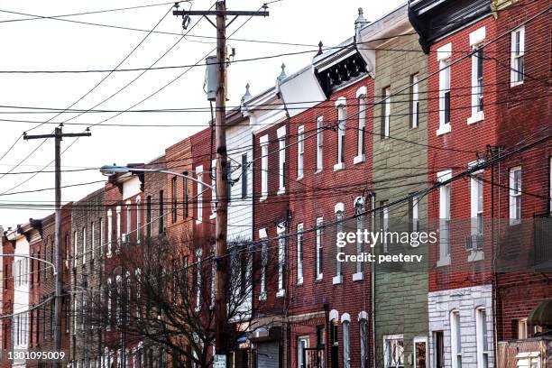 city homes - philadelphia - philadelphia stock pictures, royalty-free photos & images