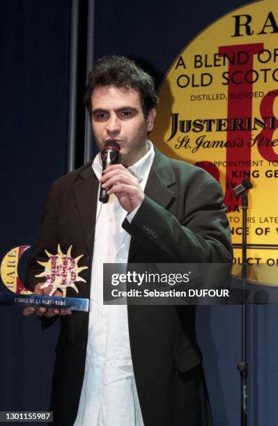 Raphaël Mezrahi lors d'une soirée 'J&B' au pavillon Ledoyen à Paris le 1er avril 1998, France