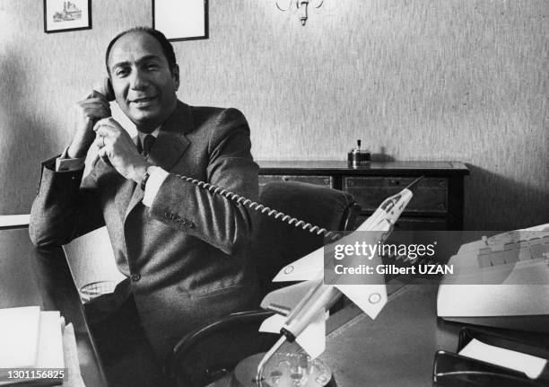 Serge Dassault dans son bureau en février 1977 à Paris, France.