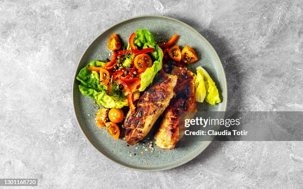 plate of grilled chicken with fresh salad on gray background - grilled chicken stock pictures, royalty-free photos & images