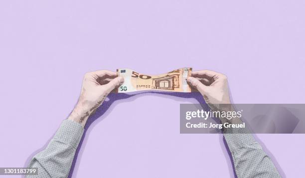 Stretching a banknote