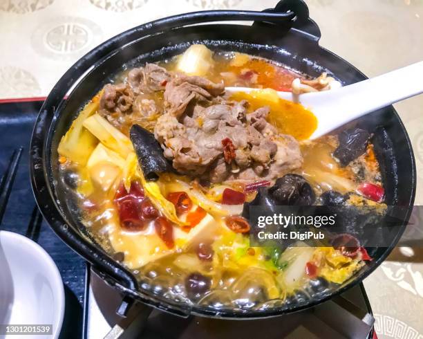 hokkien mee lamb hotpot, chili hot braised noodle hotpot - hokkien mee stock pictures, royalty-free photos & images