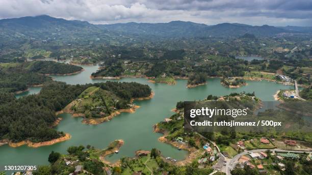 aerial view of landscape and mountains against sky,guatape,antioquia,colombia - guatapé stock-fotos und bilder