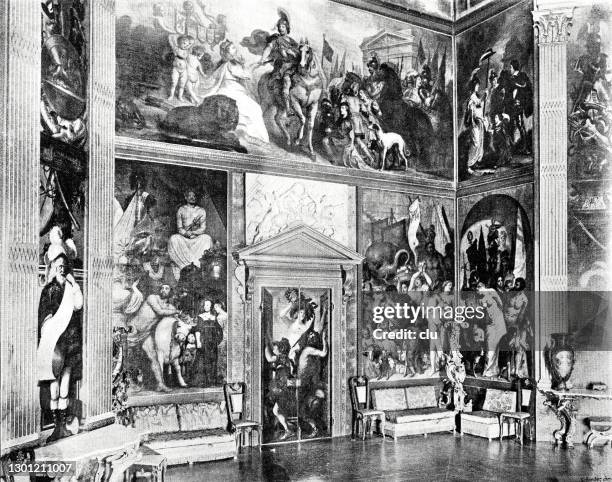 ilustraciones, imágenes clip art, dibujos animados e iconos de stock de la casa de la conferencia de paz en la haya, interior, muro central del salón naranja con la puerta de la paz - hague convention