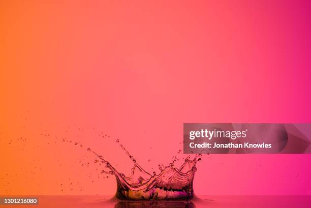 water crown splash - liquid explosion stock-fotos und bilder