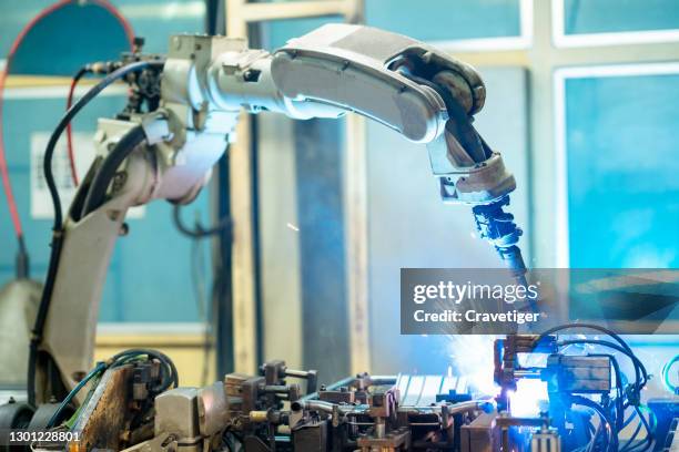 Operational Machine Manufacturing Operation Photos and Premium High Res Pictures - Getty Images