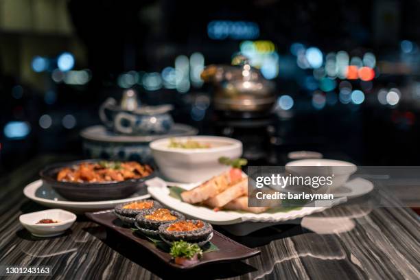 close-up of variation of dim sum in a restaurant - hong kong food stock-fotos und bilder