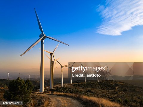 Antigo Moinho De Vento A Europa - Fotografias de stock e mais imagens de  Moinho de vento - Moinho de vento, Turbina Eólica, Cultura Holandesa -  iStock