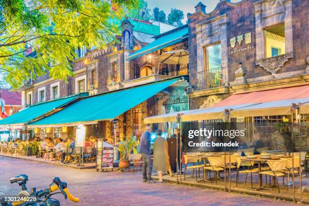 mexico city restaurant patios in coyoacan district - coyoacán imagens e fotografias de stock