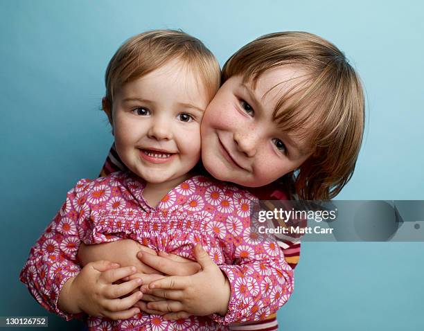 brother and sister in studio - sister photos et images de collection