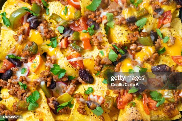 mexican food nachos - nachos stockfoto's en -beelden