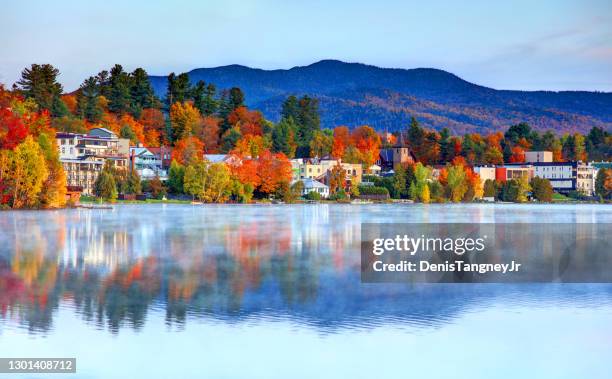 autunno a lake placid, new york - lago placid foto e immagini stock