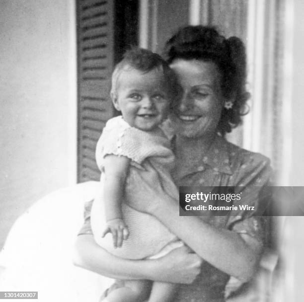 vintage picture, mother and daughter,  smiling - retro portrait frau mother stock-fotos und bilder