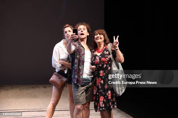 Actores Luciana de Nicola, Víctor Ullate Roche and Soledad Mallol, take part in the presentation of the play 'Blablacoche', directed by Ramón Paso at...