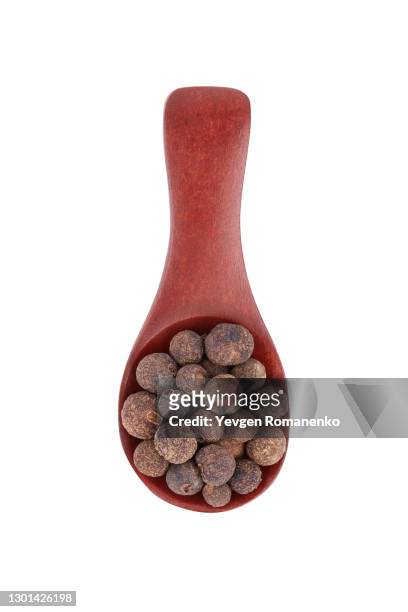 wooden spoon dried pepper isolated on white background - allspice stockfoto's en -beelden