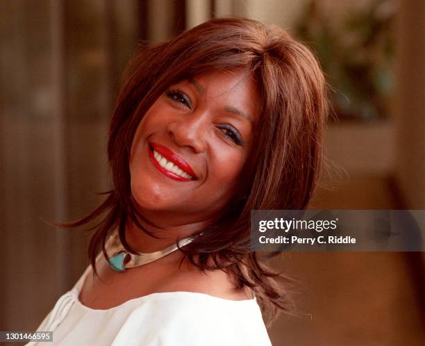 Singer Mary Wilson is photographed for Los Angeles Times on August 16, 2000 in Los Angeles, California. PUBLISHED IMAGE. CREDIT MUST READ: Perry C....