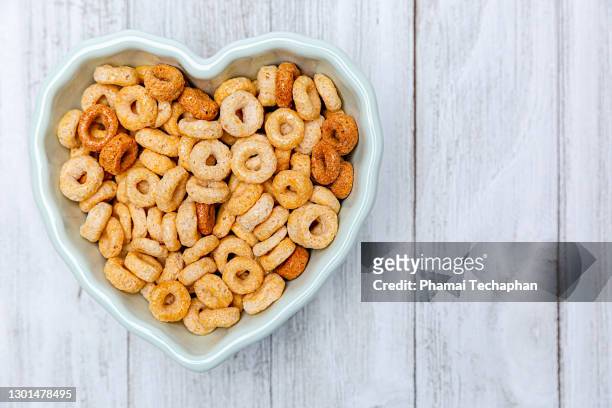 cereal loops - cheerios stock-fotos und bilder