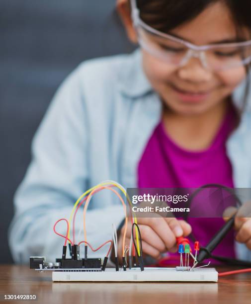 Electronics Experiments Kid Electric Experiment Photos and Premium High Res Pictures - Getty Images