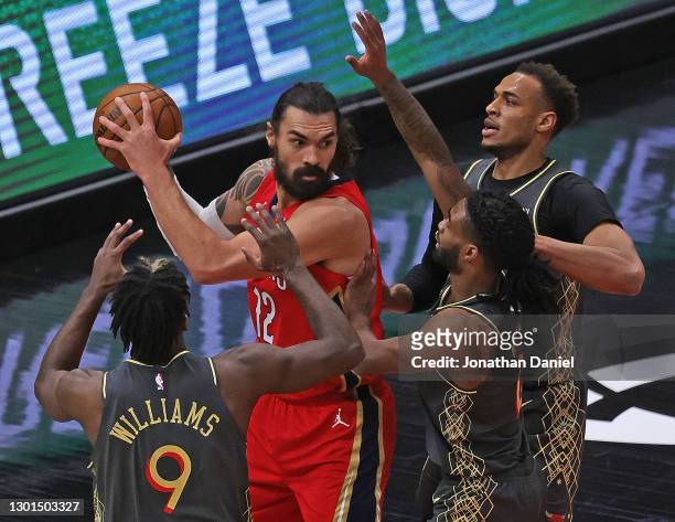 Steven Adams of the New Orleans Pelicans looks to pass under pressure from Patrick Williams, Coby White and Daniel Gafford of the Chicago Bulls at...