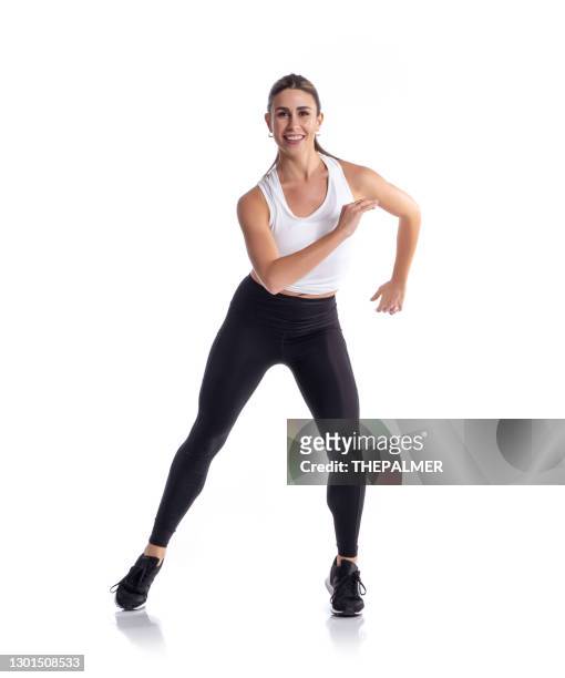 vrouwelijke leraar zumba die sommige bewegingen trekt - dancers exercising teacher stockfoto's en -beelden