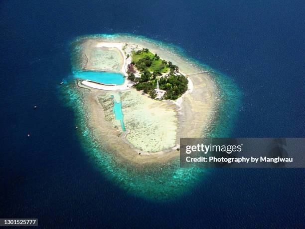 asian island paradise - atoll stock pictures, royalty-free photos & images