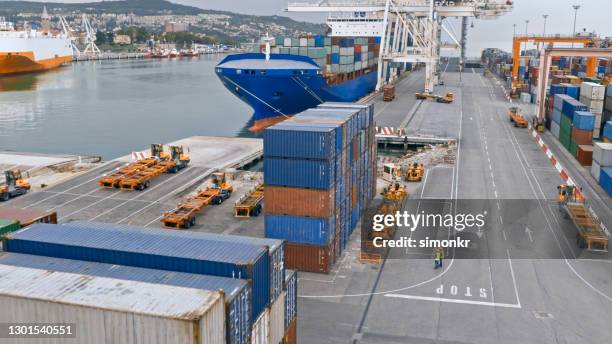 Distribution Ship Ship Haul Photos and Premium High Res Pictures - Getty Images