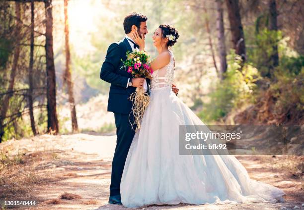 Marryed 7,903 Wedding Couple In Nature Stock Photos, High-Res Pictures, and ...