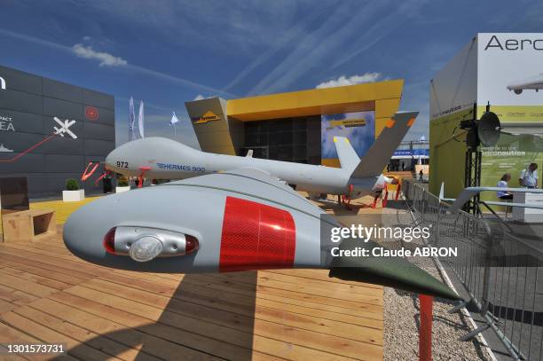 Drone sous-marin et aérien lors du Salon international de l'aéronautique et de l'espace de Paris-Le Bourget le 16 juin 2015, France.