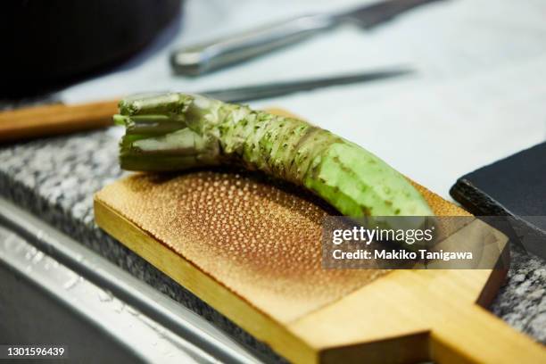 wasabi on the wasabi grater - fresh wasabi stock-fotos und bilder