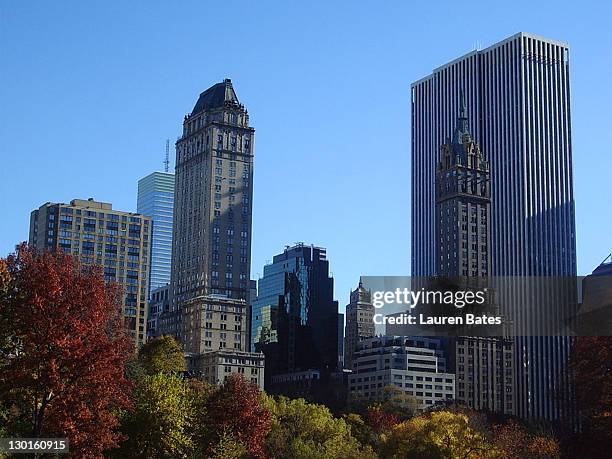 new york cityscape - pierre hotel manhattan stockfoto's en -beelden