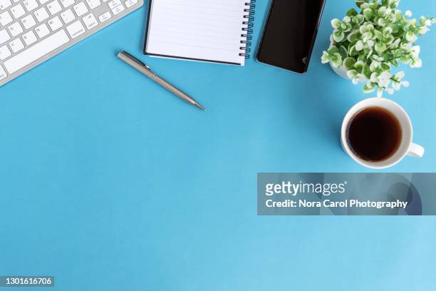 office desk blue background - schreibtisch stock-fotos und bilder
