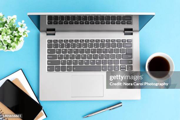 laptop on office desk - breakfast top view stock pictures, royalty-free photos & images