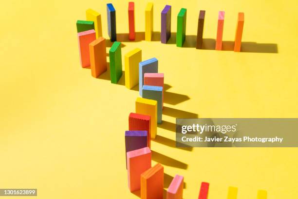 multi colored dominoes on yellow background - colors of rainbow in order 個照片及圖片檔