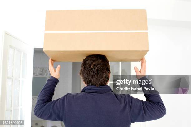 delivery man carrying box on head - big head man stock pictures, royalty-free photos & images