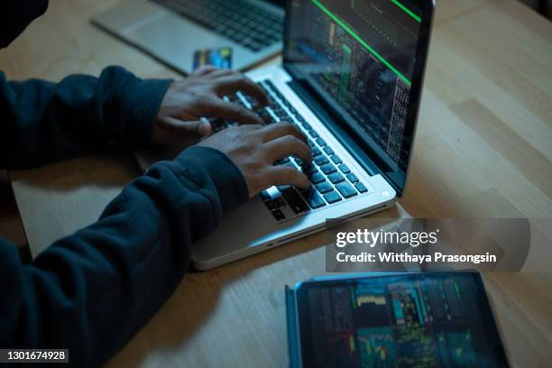 close up of hands typing on laptop. night work concept - anonymous hacker stockfoto's en -beelden