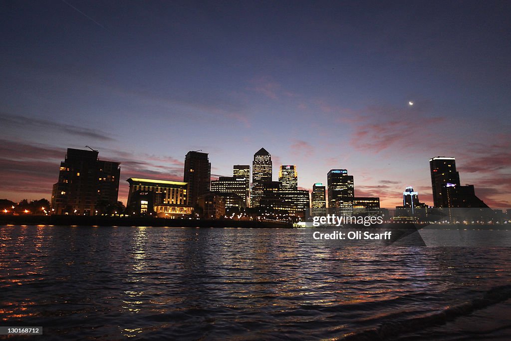 Sunrise Over Canary Wharf The European Headquarters Of Numerous Major Banks