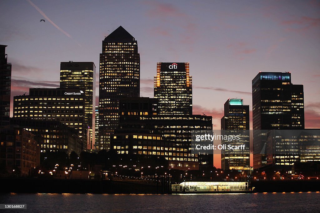 Sunrise Over Canary Wharf The European Headquarters Of Numerous Major Banks