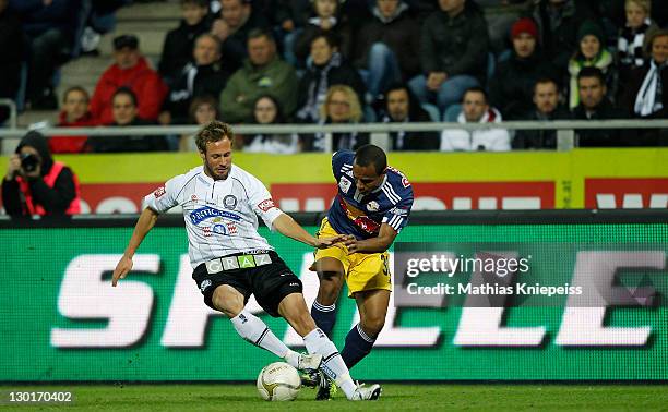 Martin Ehrenreich of Sturm and Leonardo of Salzburg fight for the ball during the Bundesliga match between Sturm Graz v Red Bull Salzburg at...