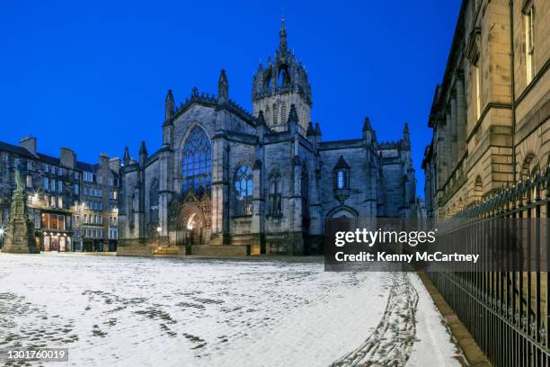 edinburgh - snowy st giles - edinburgh winter stock pictures, royalty-free photos & images