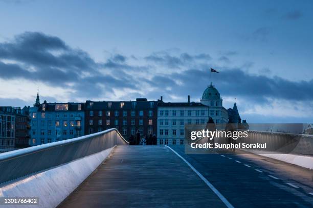 people cycling along inderhavnsbroen pedestrian and bicycle bridge in copenhagen, denmark - copenhagen bridge stock pictures, royalty-free photos & images