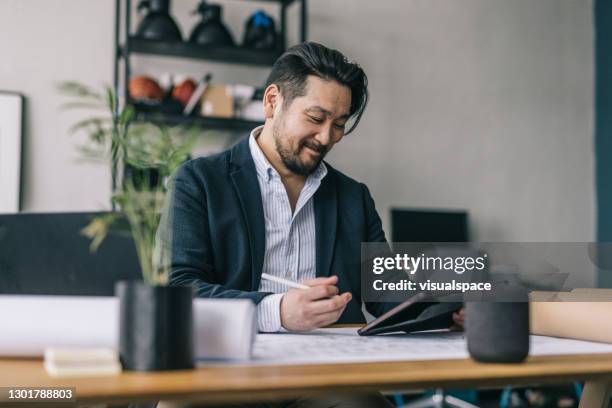 japanese entrepreneur working at the office - asian architect 40 imagens e fotografias de stock